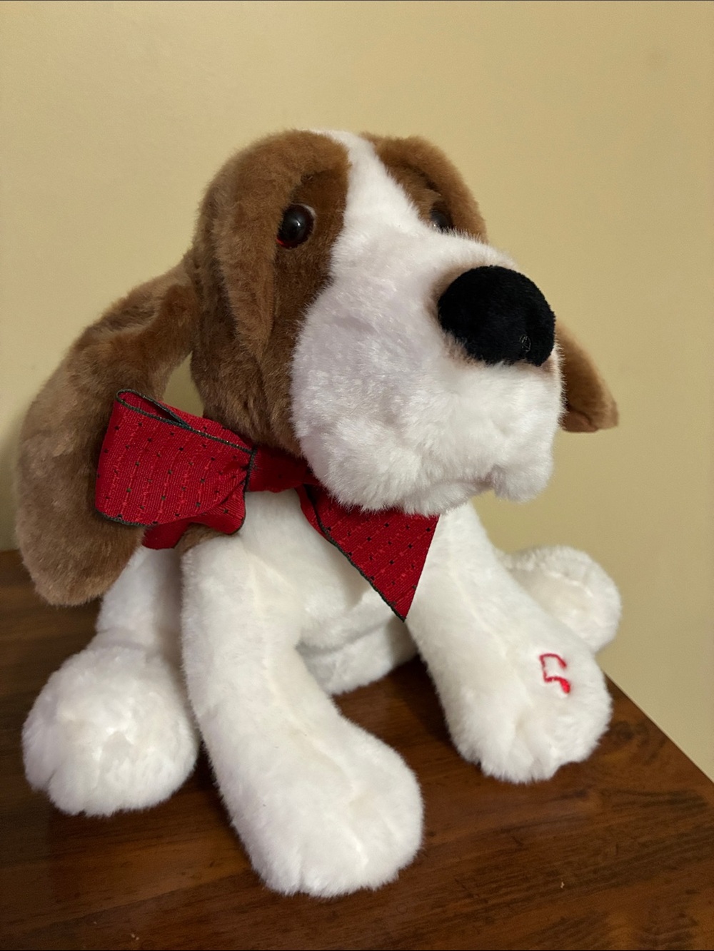 Gund - MONTY HOUND ANIMATED PLUSH (sings Jingle Bells)